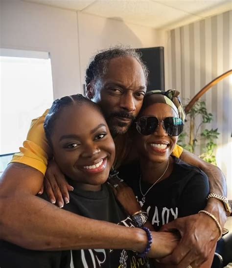 shante broadus|snoop dogg wife and daughter.